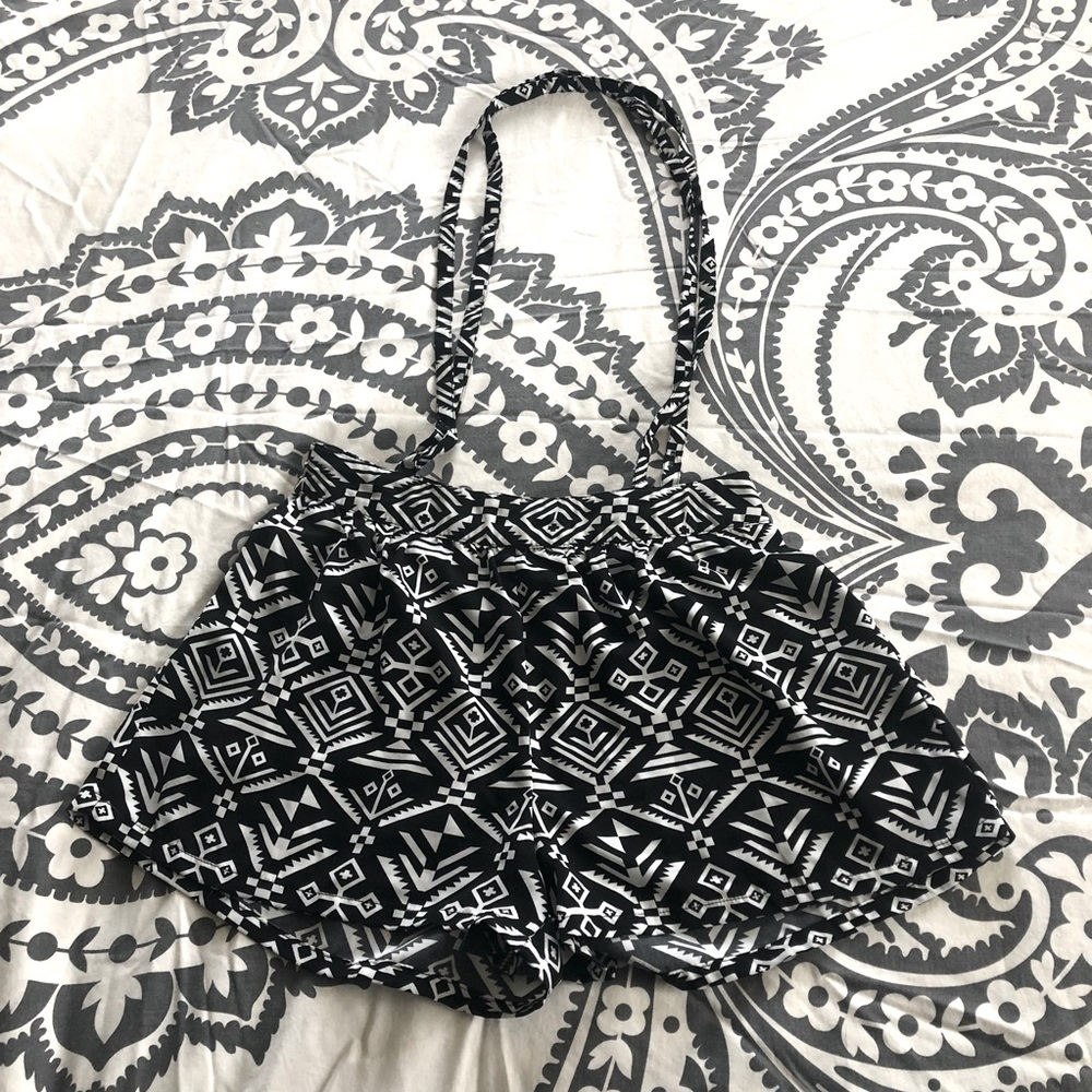 Miss Daisy shorts with shoulder strap size: Small